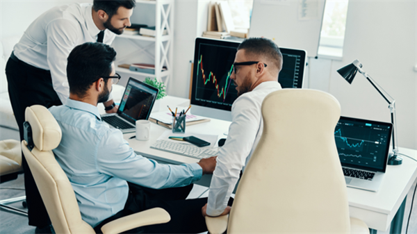 Mitigating Risk: How Alphacentrix Builds Redundancy and Reliability into Your Operations